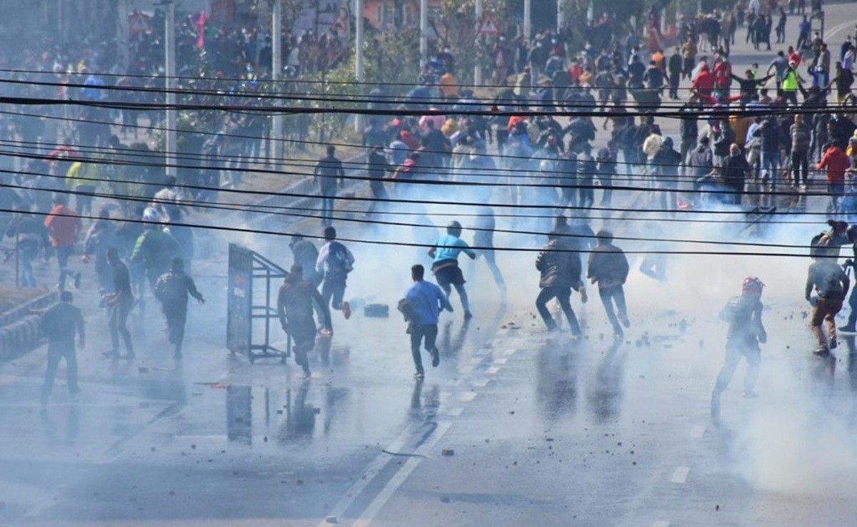 प्रहरी दमनपछि हिंसात्मक बन्यो आन्दोलन, ३ जनाको मृत्यु